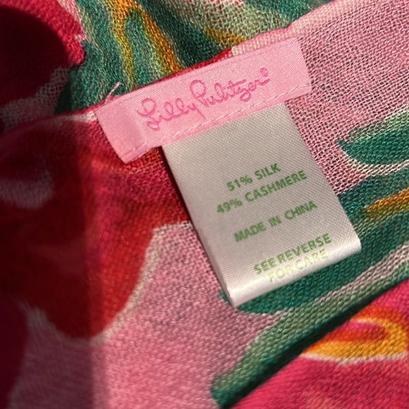 Lilly Pulitzer lilies print silk/ cashmere scarf. Never worn, in original box. - Picture 3 of 5